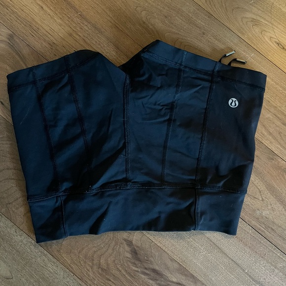 Lululemon High-Rise 2” Booty Short - Size 4 - Picture 2 of 3